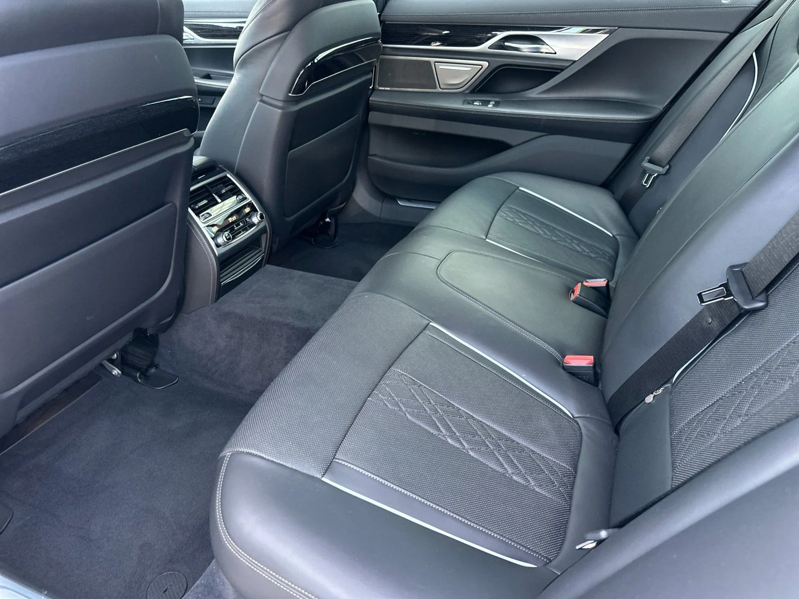 Used 2020 Alpine White BMW 750i xDrive image 11