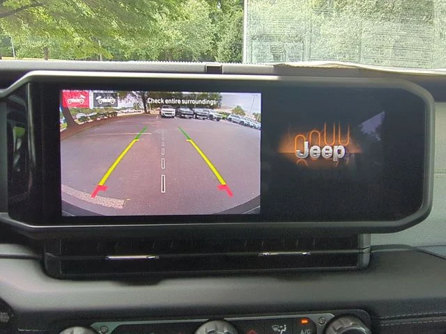New 2025 Bright White Clear-Coat Exterior Paint Jeep Sahara image 18