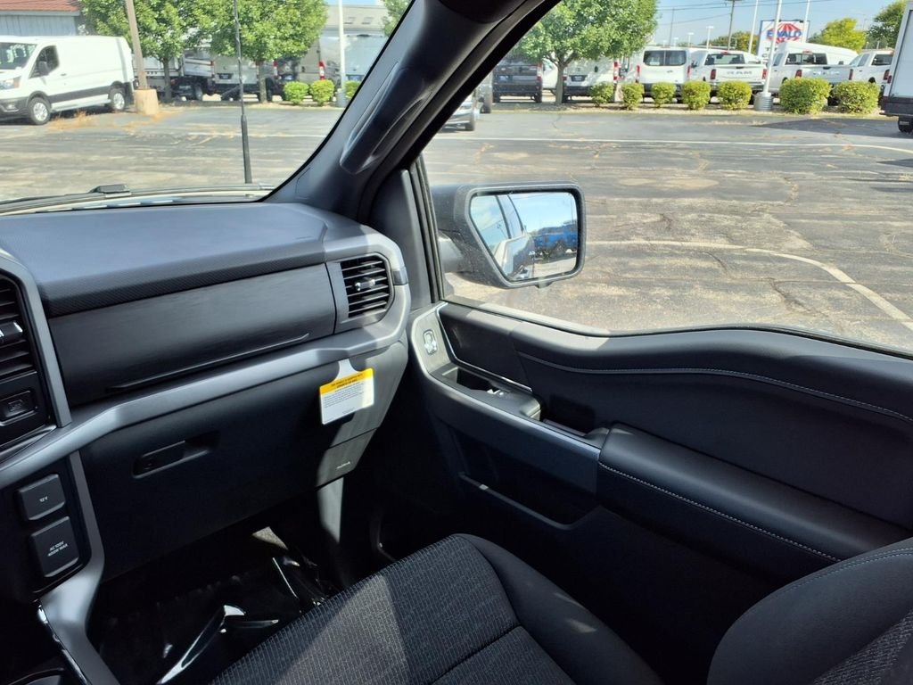 New 2026 Agate Black Metallic Ford XLT image 25