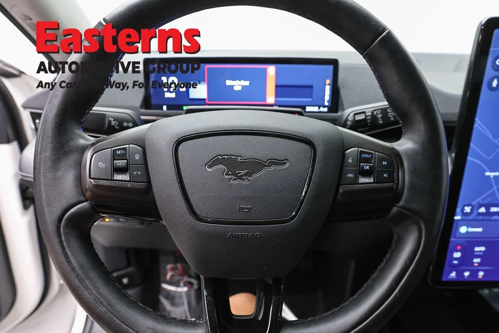 Used 2021 White Ford Select image 10