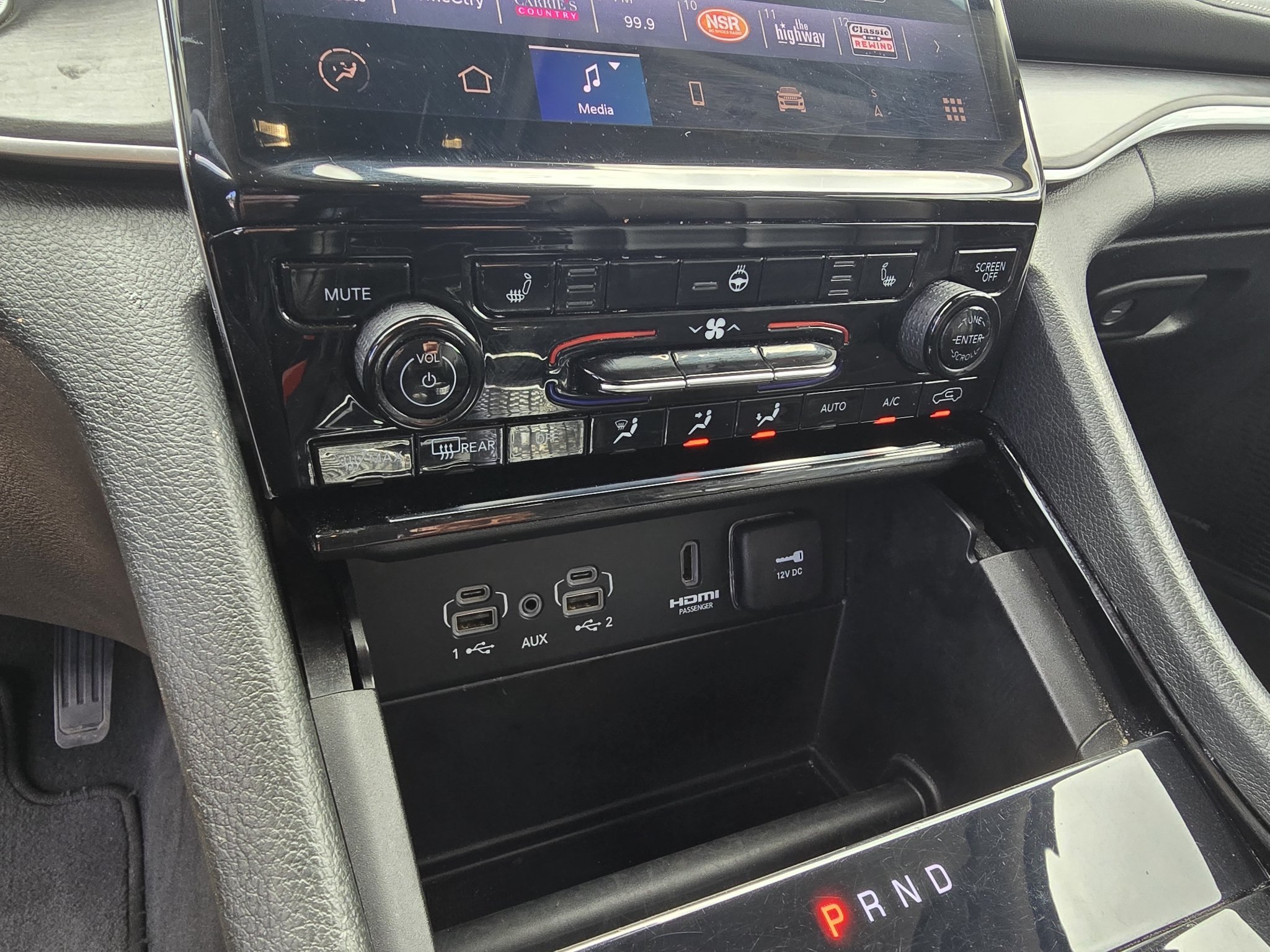 Used 2023 Silver Zynith Jeep 4xe image 20