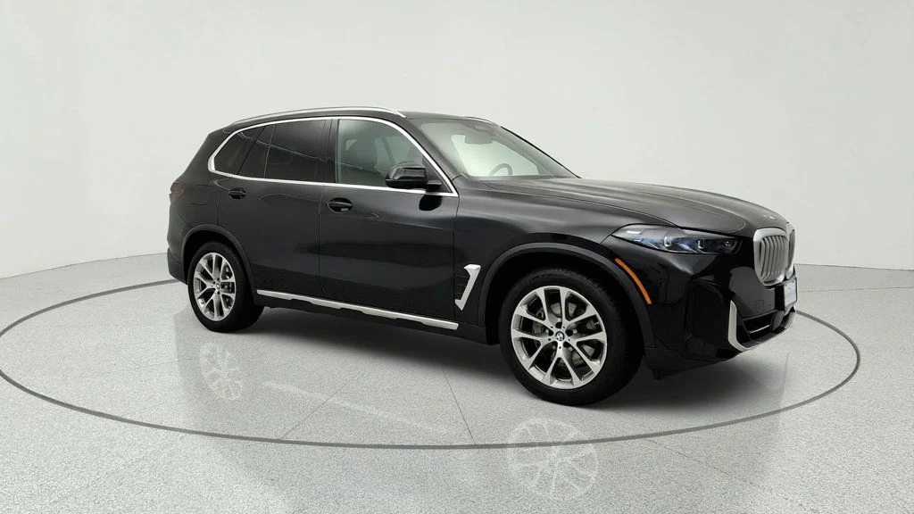 Used 2024 Black Sapphire Metallic BMW xDrive40i SAV w/ Premium Package & Parking Assistance Package image 3