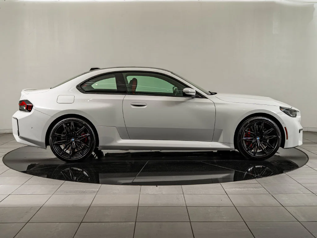 Used 2025 Alpine White BMW  image 4