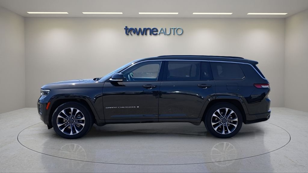 Used 2024 Gray Jeep Overland image 2