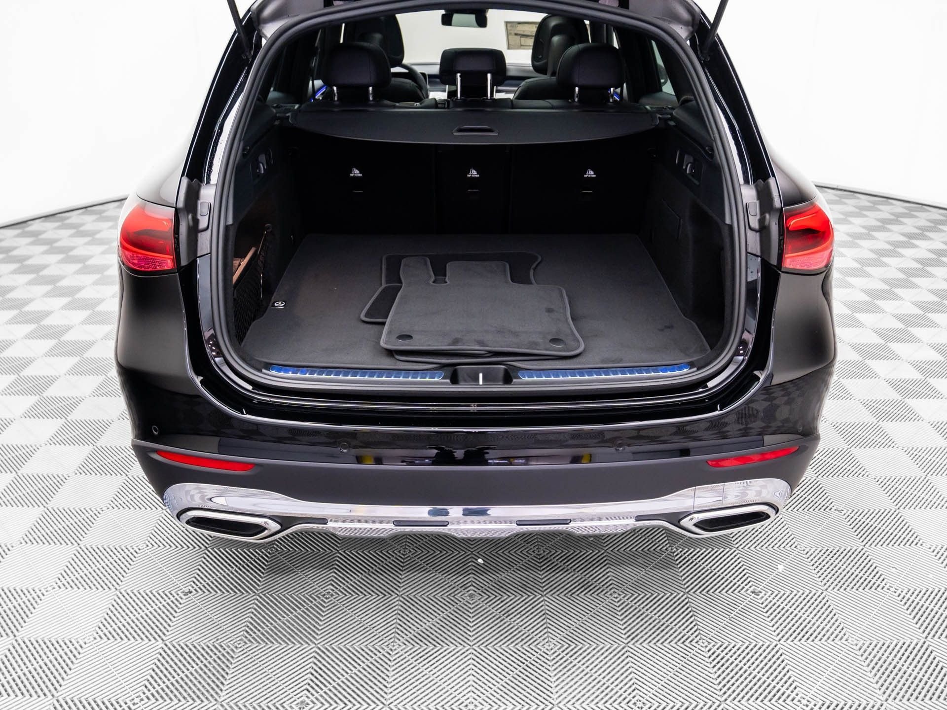 Certified Used 2026 Black Mercedes-Benz GLC 300 image 27