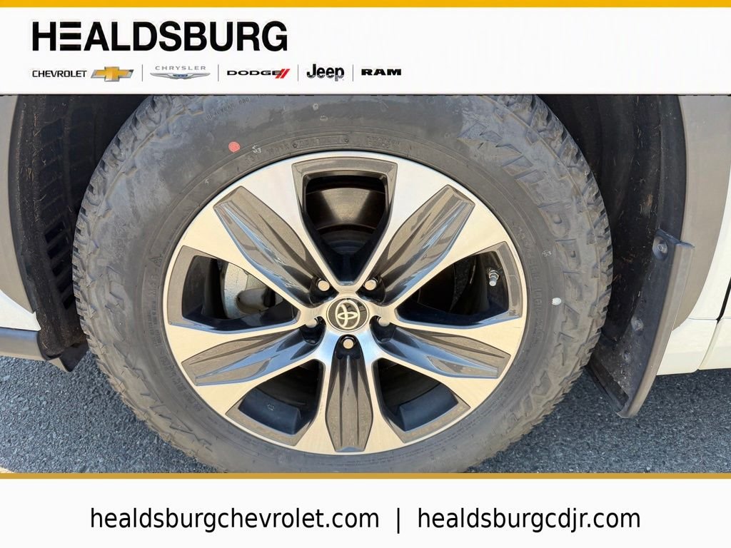 Used 2021 White Toyota XLE image 30