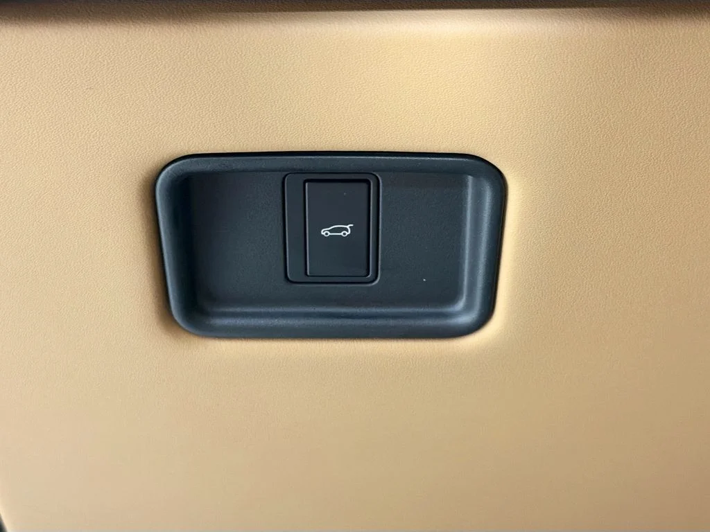 New 2026 Santorini Black Land Rover SE image 10