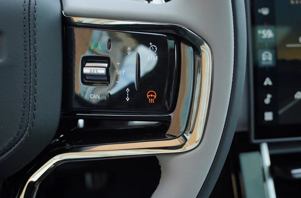 Certified Used 2026 Green Land Rover Dynamic SE image 17