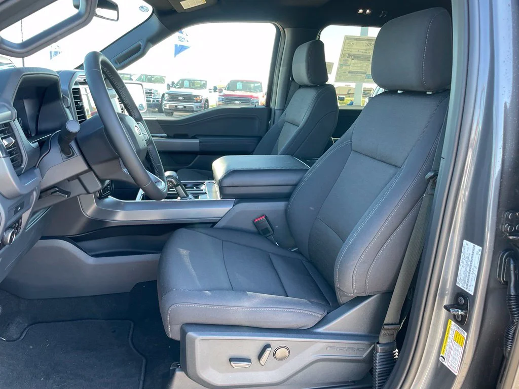 New 2026 Carbonized Gray Metallic Ford XLT image 8