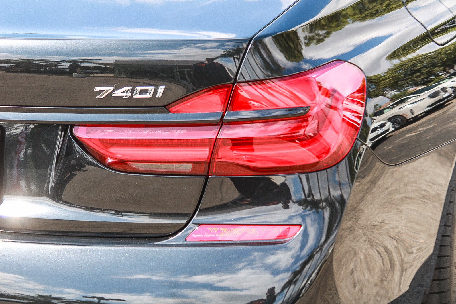 Used 2019 Black Sapphire Metallic BMW 740i image 7