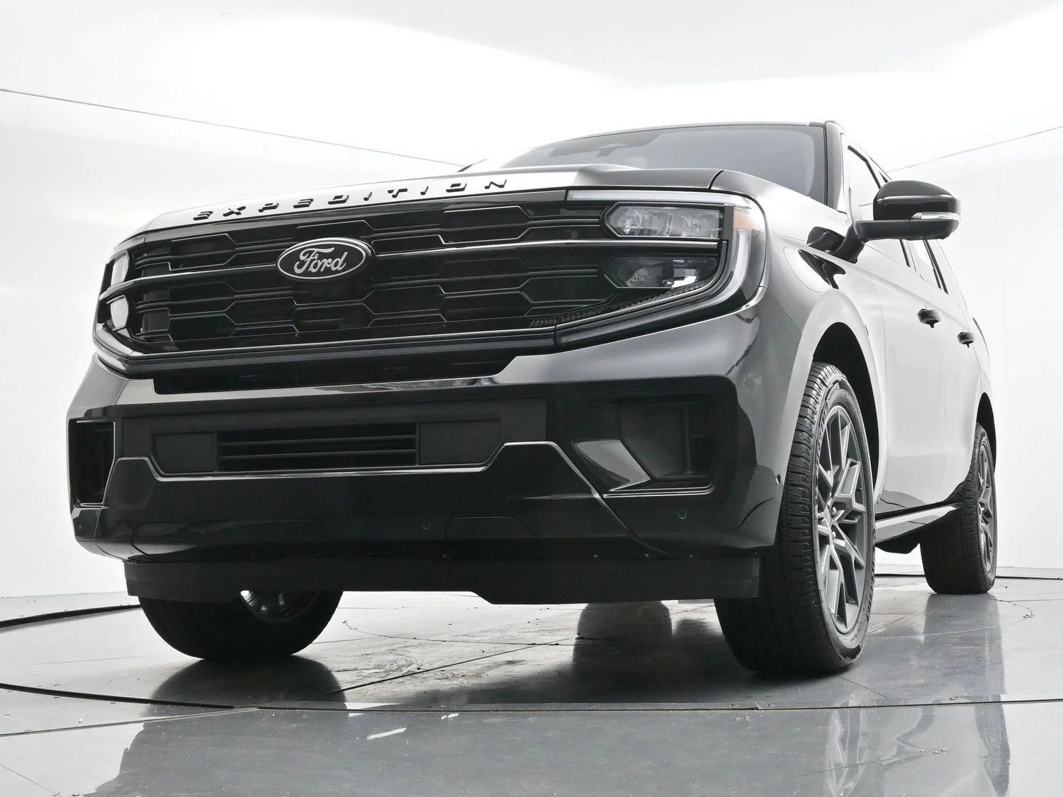 Used 2025 Black Ford Platinum image 61