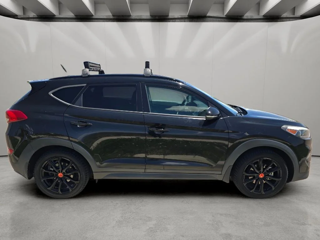 Used 2017 Black Noir Pearl Hyundai Night image 7