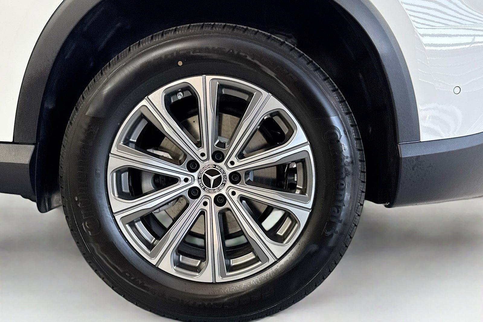 New 2026 Black Mercedes-Benz GLC 300 image 29