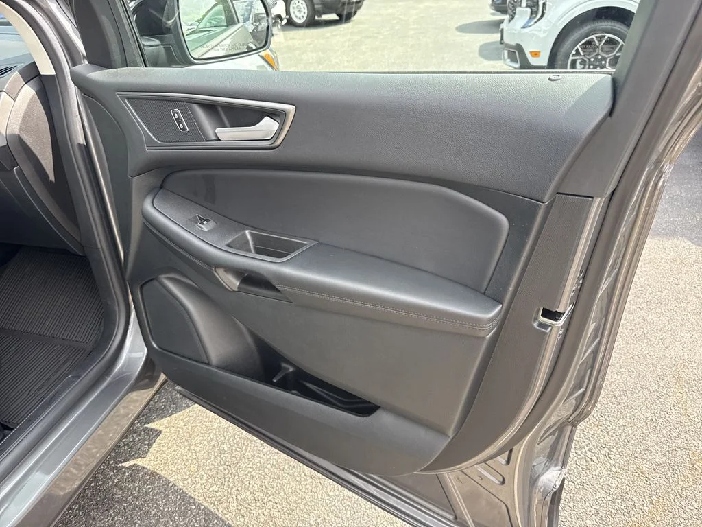 Used 2023 Gray Ford SE image 29
