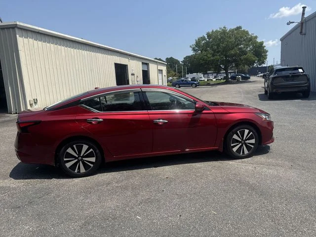 Used 2020 Red Nissan 2.5 SV image 4
