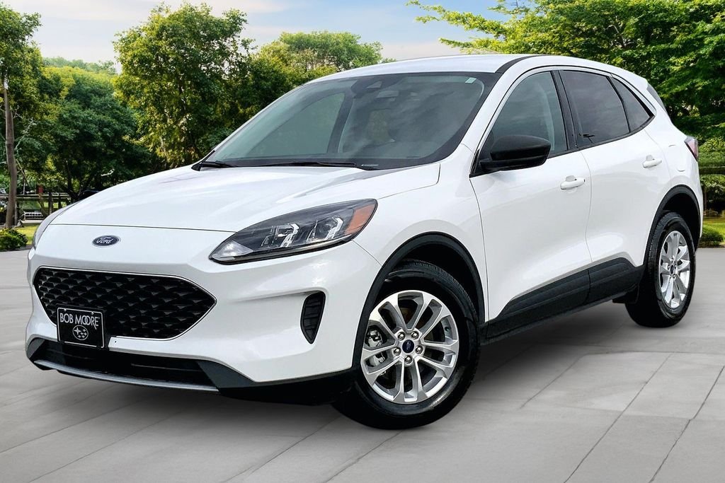 Used 2022 White Ford SE image 1