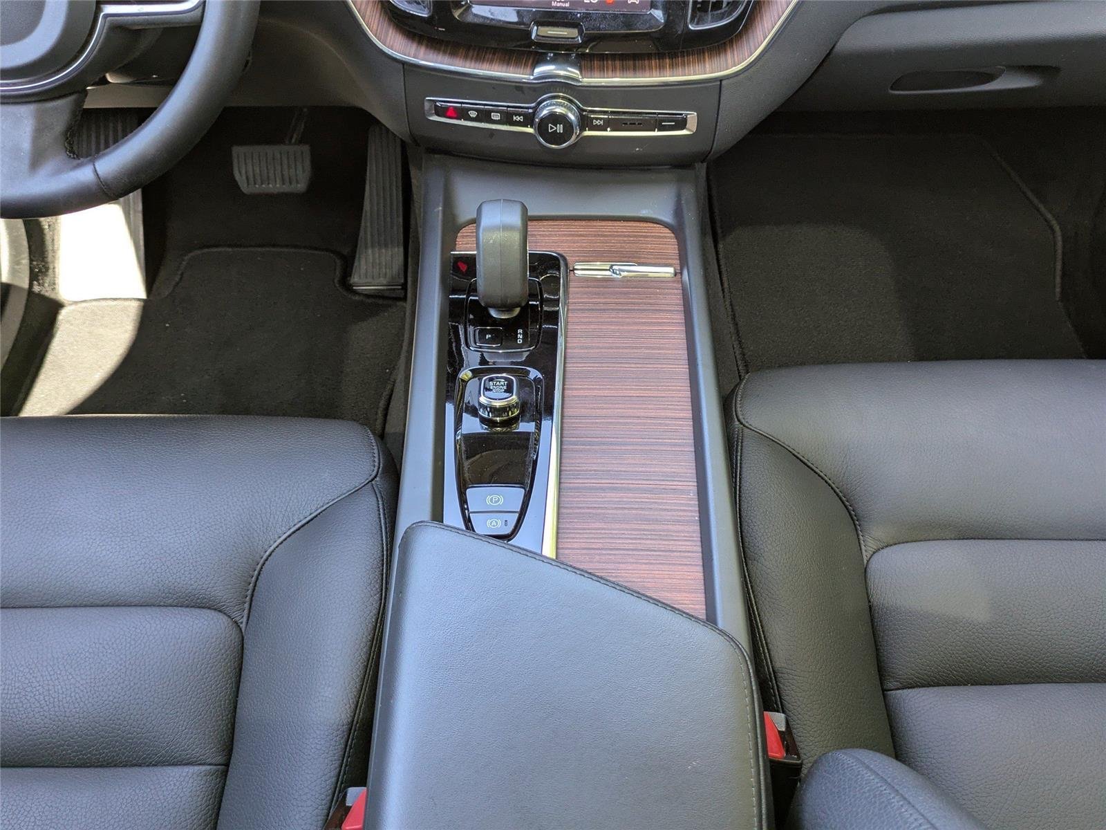 Used 2024 Vapour Grey Metallic Volvo Plus Dark Theme image 22