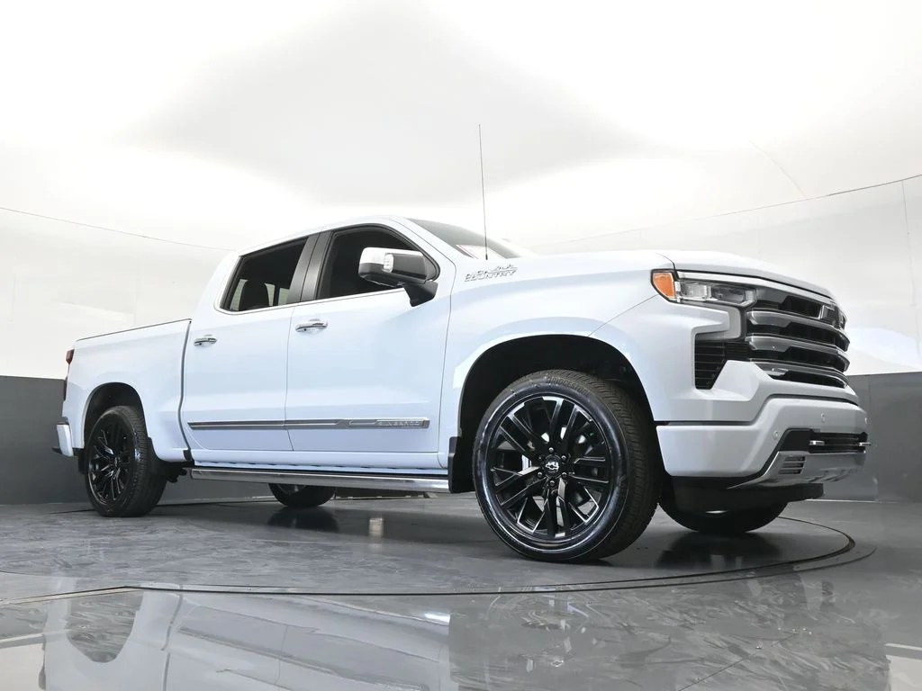 Used 2026 Summit White Chevrolet High Country image 78