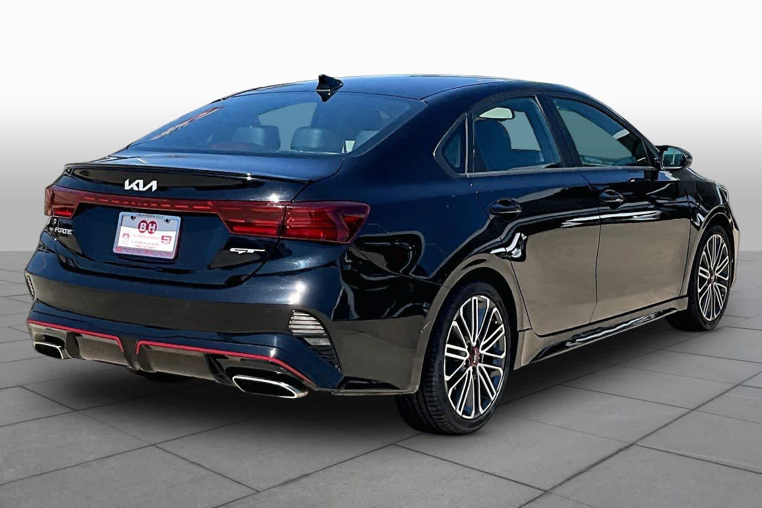 Used 2022 Aurora Black Kia GT image 10