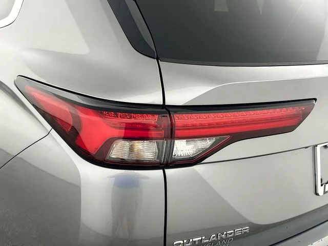 Certified Pre-Owned 2024 Mitsubishi Outlander SE