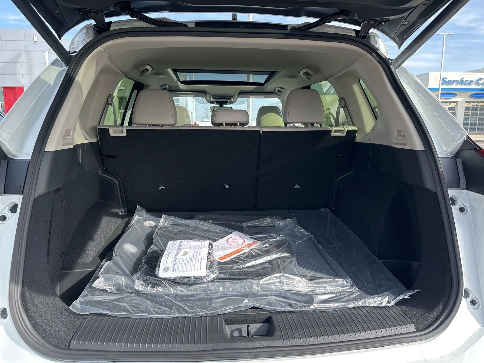 New 2026 Everest White Pearl TriCoat Nissan Dark Armor™ image 23