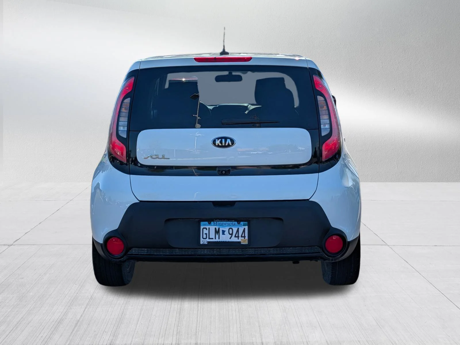 Used 2015 Clear White Kia + image 6