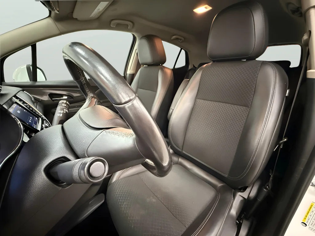 Used 2022 Summit White Buick Preferred image 11