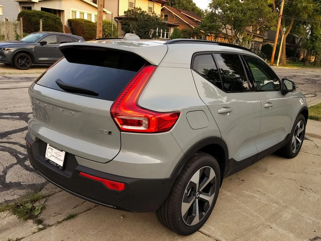 2026 Volvo XC40 Plus - Photo 10