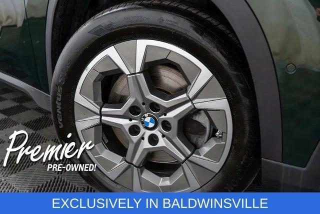 Used 2023 Green BMW xDrive28i image 9