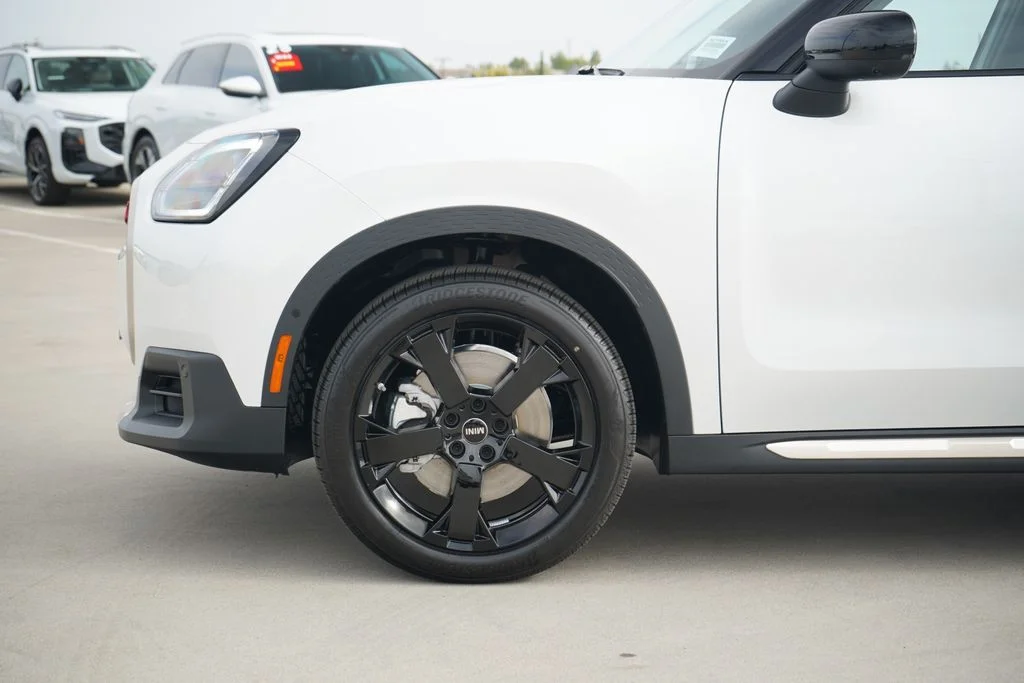 New 2027 White MINI Iconic image 2
