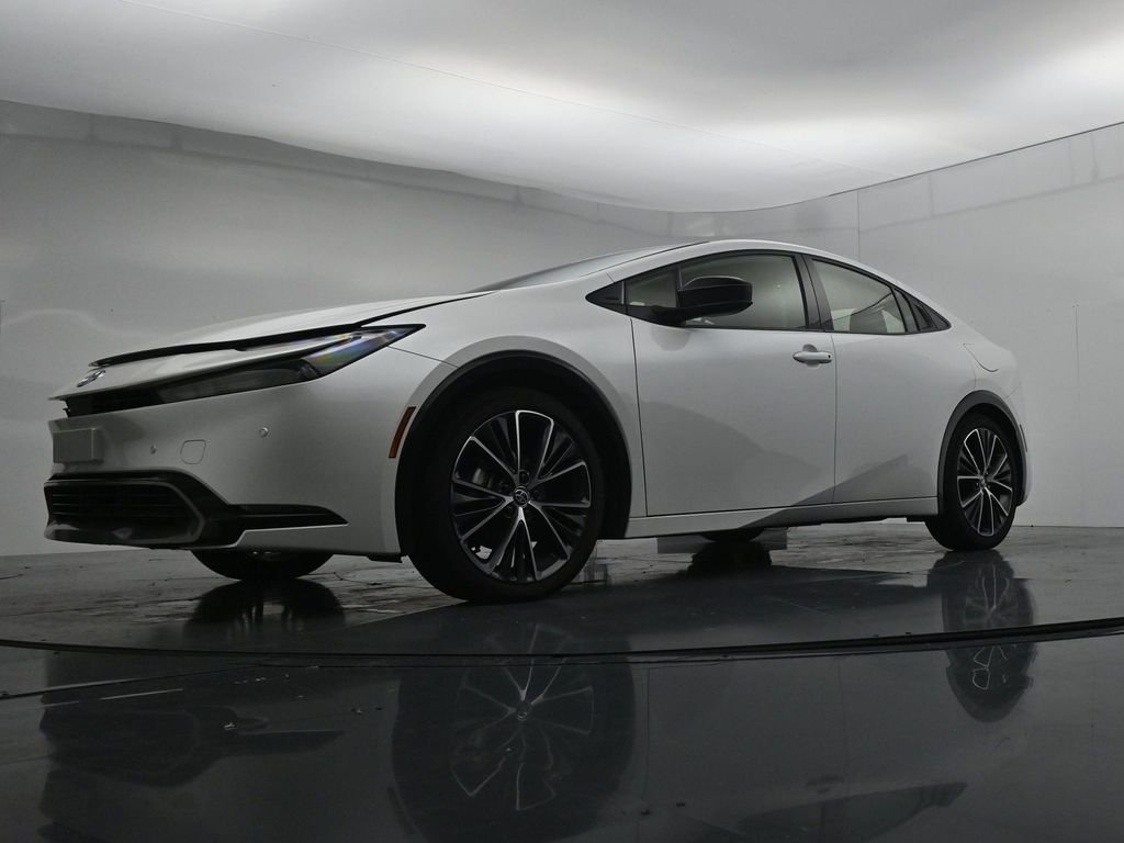 Used 2024 Beige Toyota XLE image 35