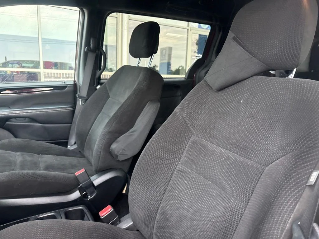 Used 2017 Red Dodge SE Plus image 11