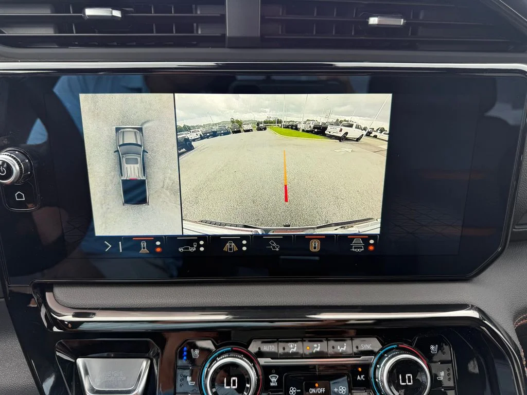 Used 2025 White GMC AT4 image 13