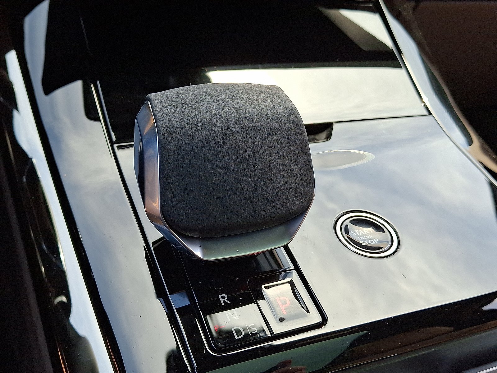 New 2026 Santorini Black LAND ROVER SE image 11