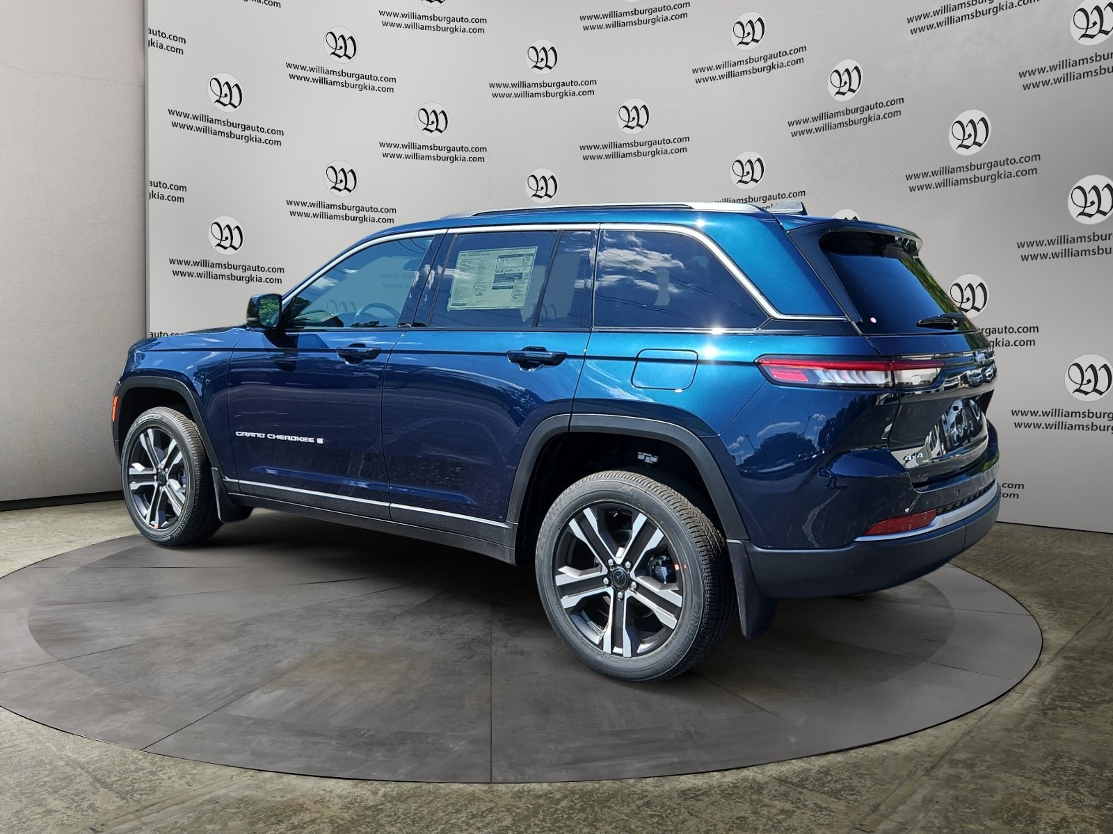 New 2027 Fathom Blue Pearlcoat Jeep Limited image 3