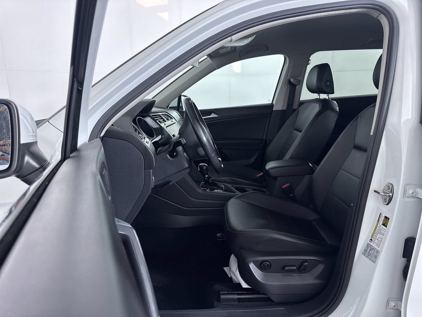 Used 2018 Pure White Volkswagen SEL image 15