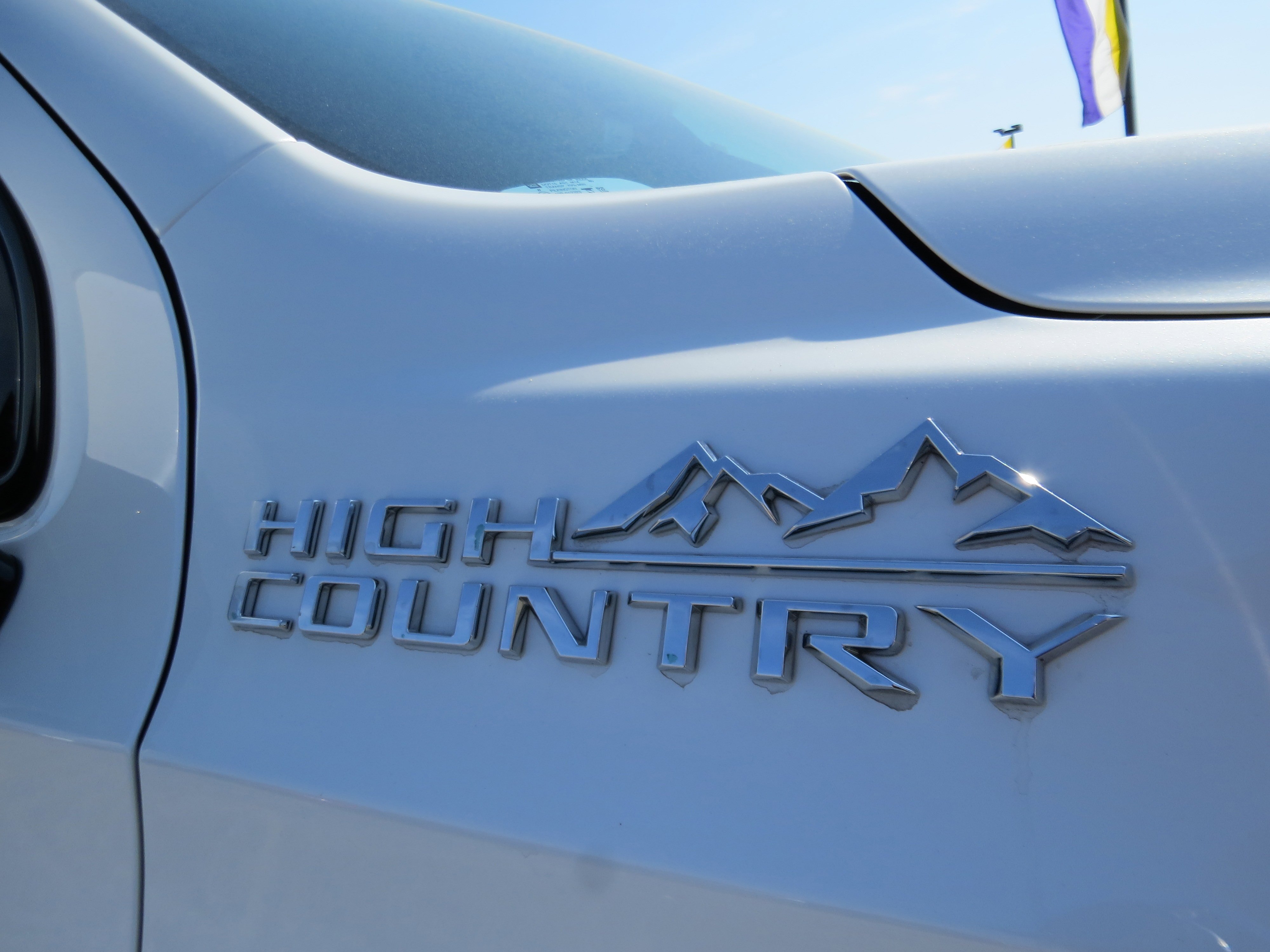 Used 2024 Iridescent Pearl Tricoat Chevrolet High Country image 9