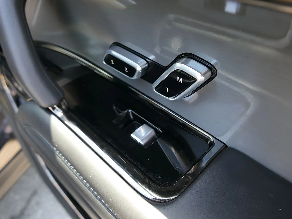 Used 2024 Santorini Black Metallic Land Rover P360 SE image 24
