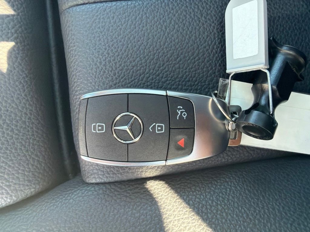 Used 2026 White Mercedes-Benz GLB 250 image 24