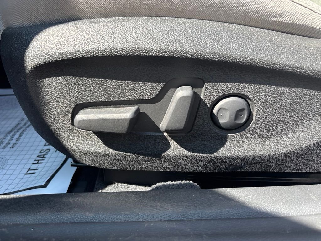 Used 2019 Silver Hyundai SEL image 17
