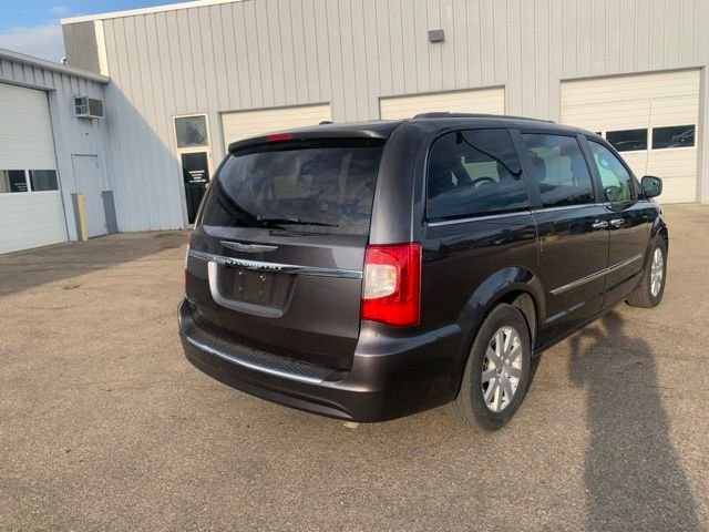 Used 2016 Granite Crystal Metallic Clearcoat Chrysler Touring image 5
