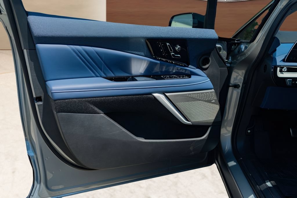 2027 Cadillac OPTIQ Premium Sport - Photo 18