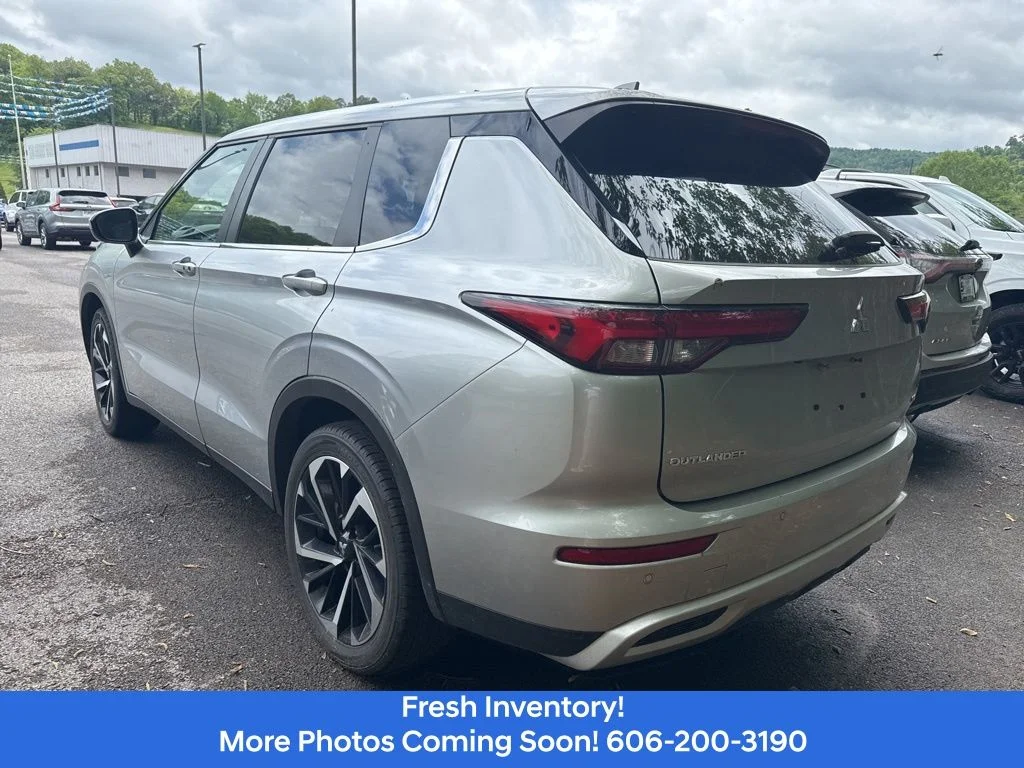 Used 2024  Mitsubishi SE image 8