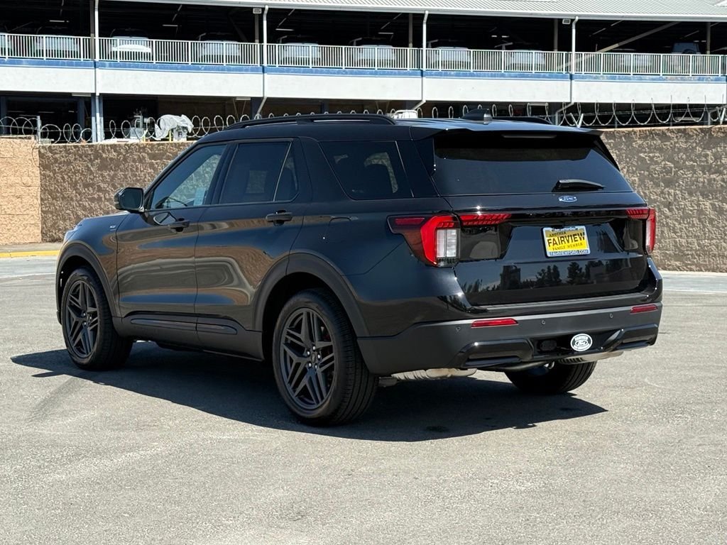 New 2026 Agate Black Metallic Ford ST-Line image 4
