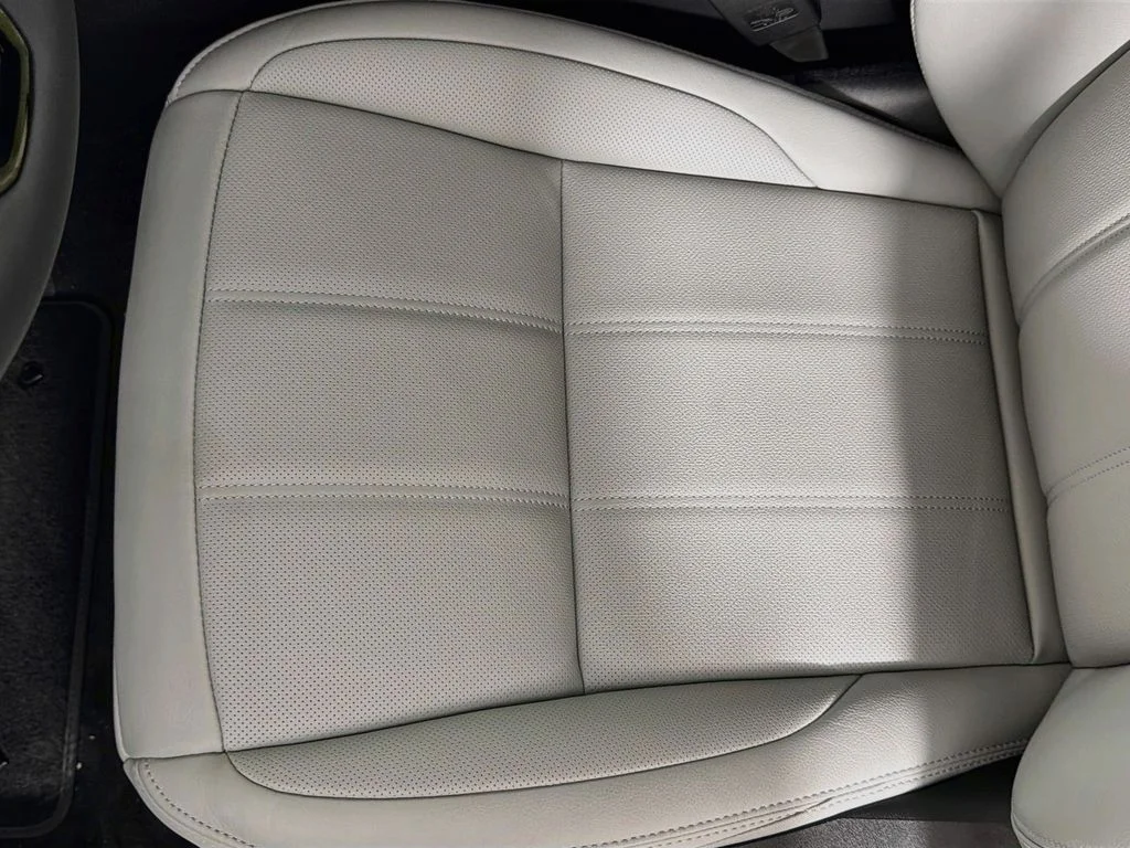 New 2026 Arroios Grey Land Rover S image 20