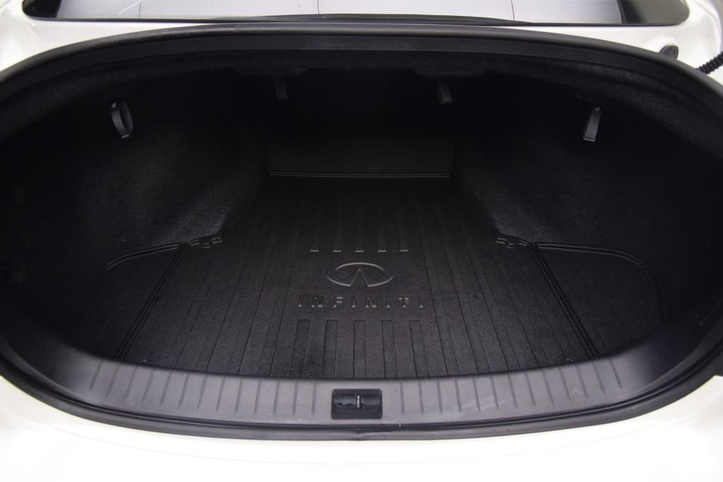 Used 2021 Majestic White INFINITI 3.0t LUXE image 26