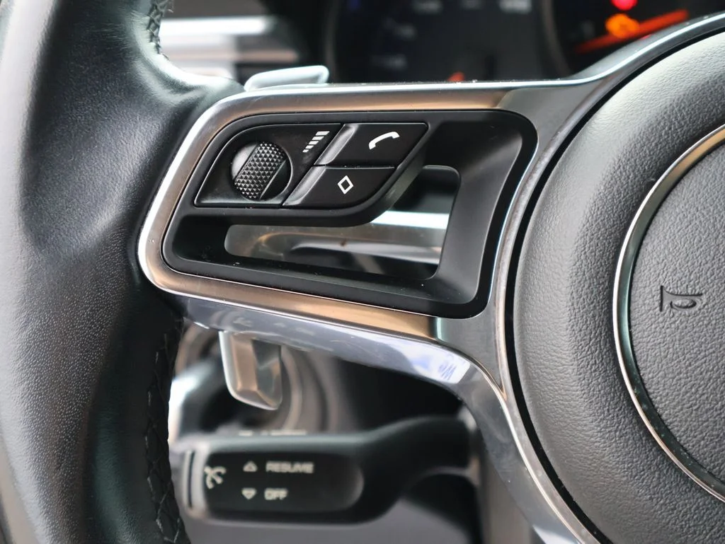 Used 2018  Porsche Base image 28