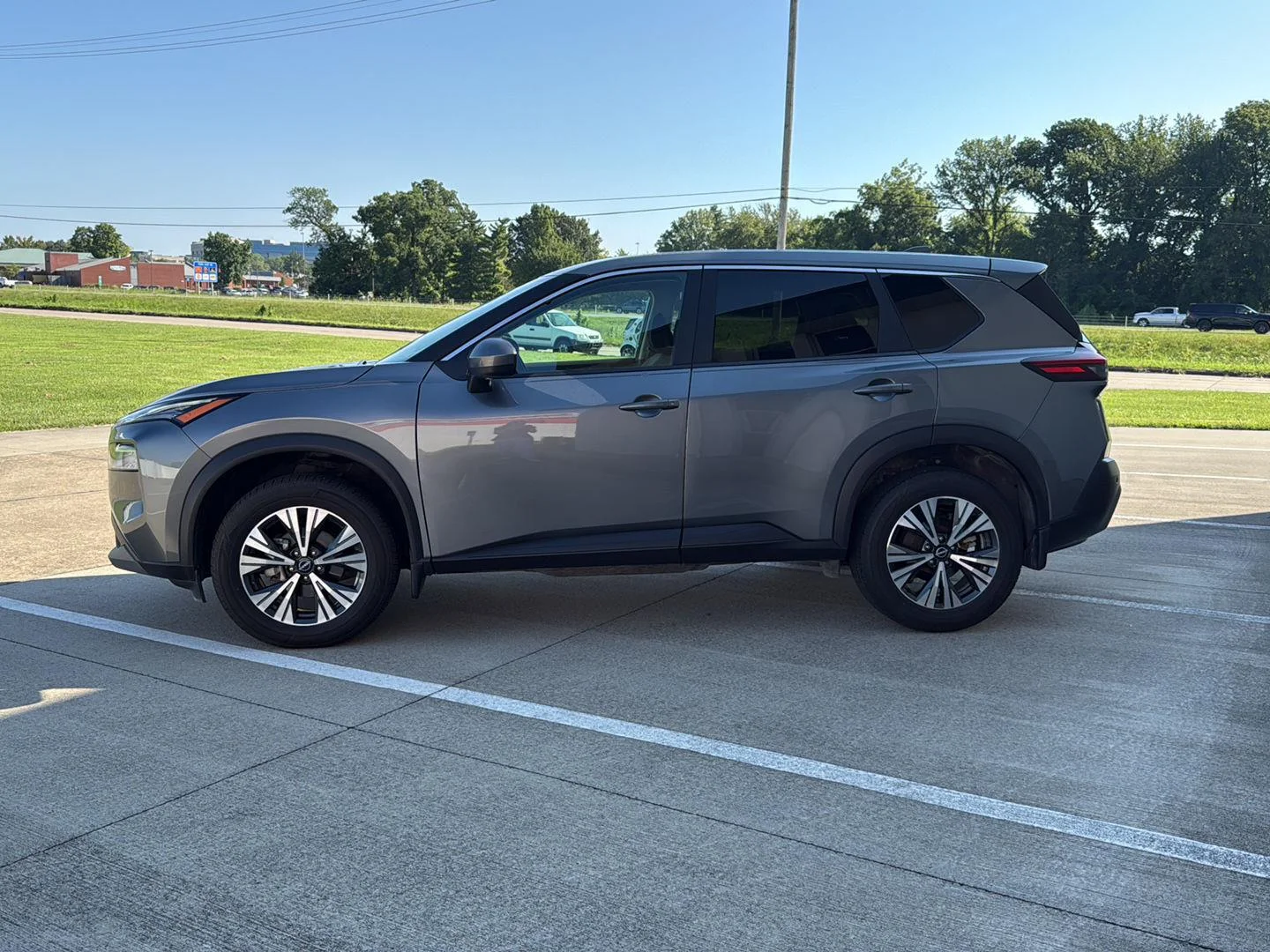 Certified Used 2023 Gun Metallic Nissan SV image 4