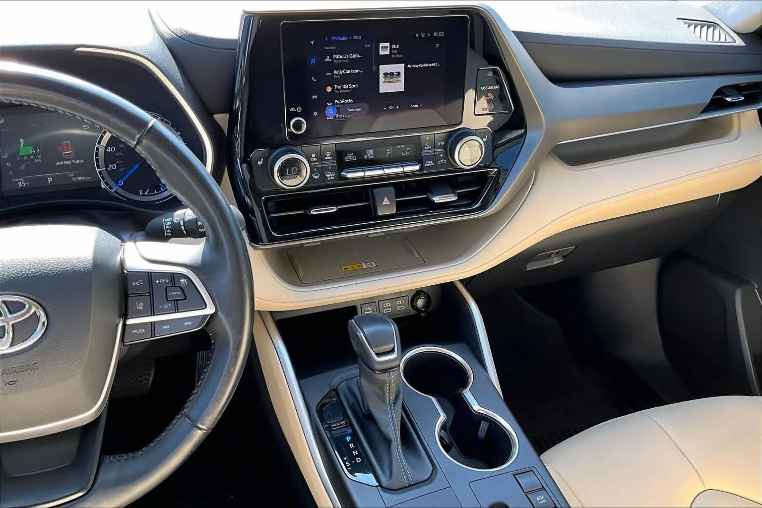 Used 2023 Wind Chill Pearl Toyota Hybrid XLE image 6