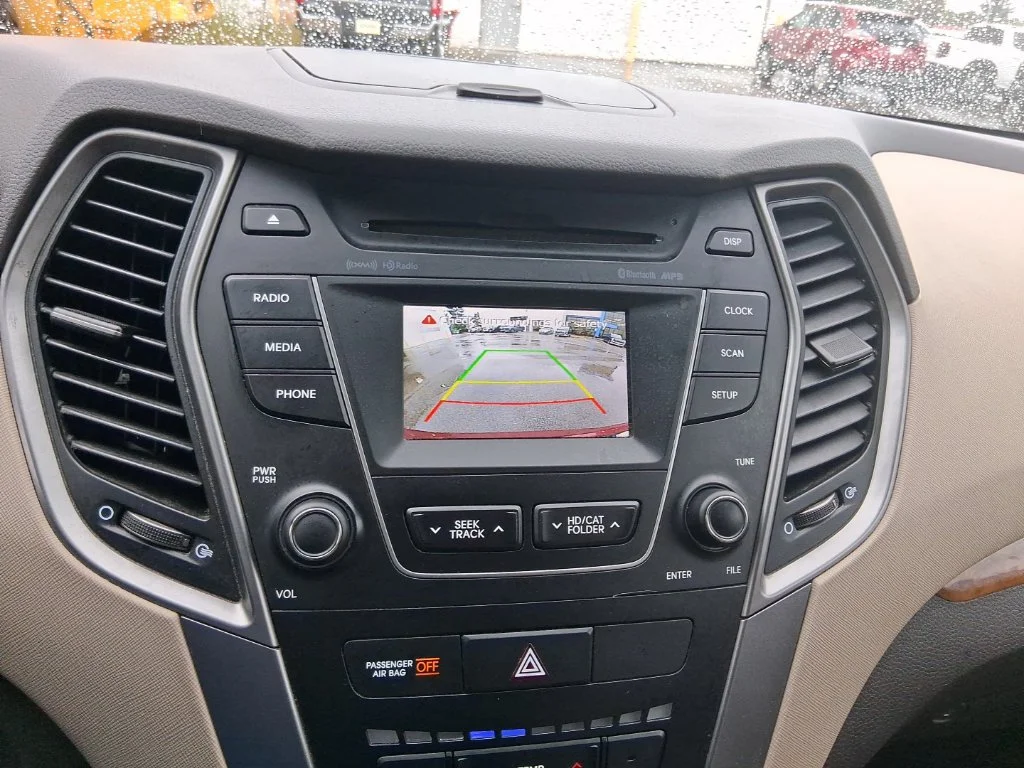 Used 2014 Serrano Red Hyundai Base image 21